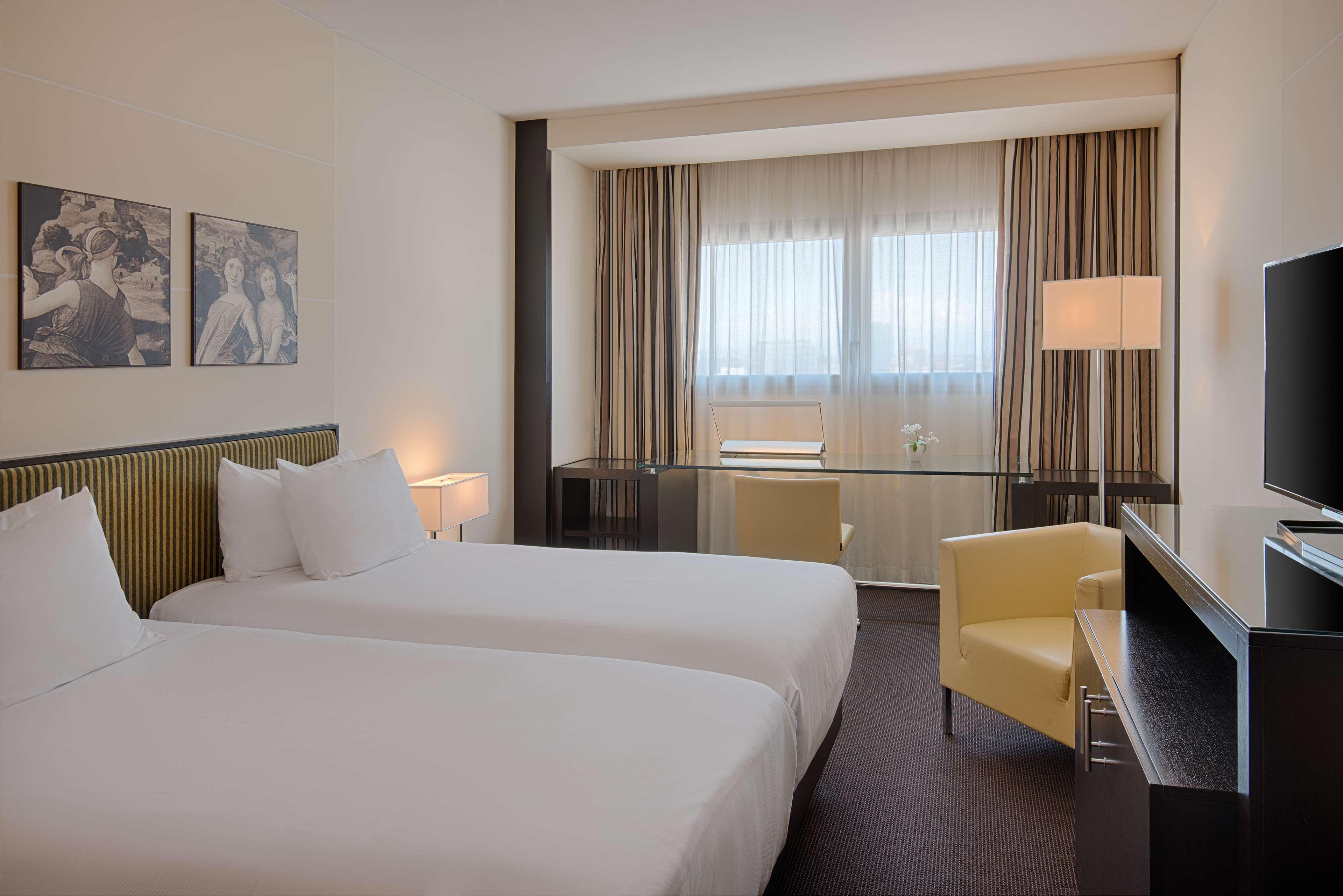 Hotel NH Padova Esterno foto
