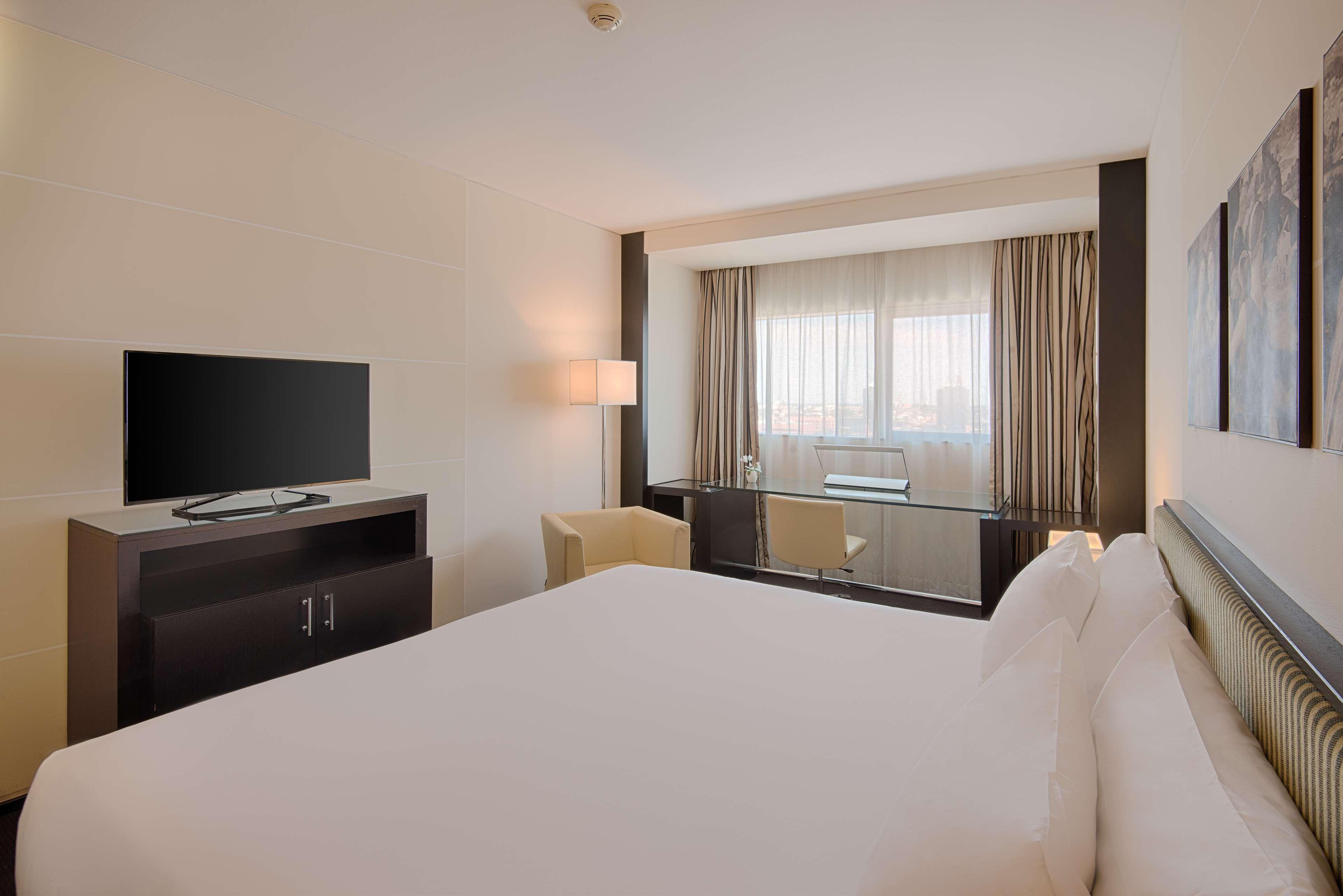 Hotel NH Padova Esterno foto
