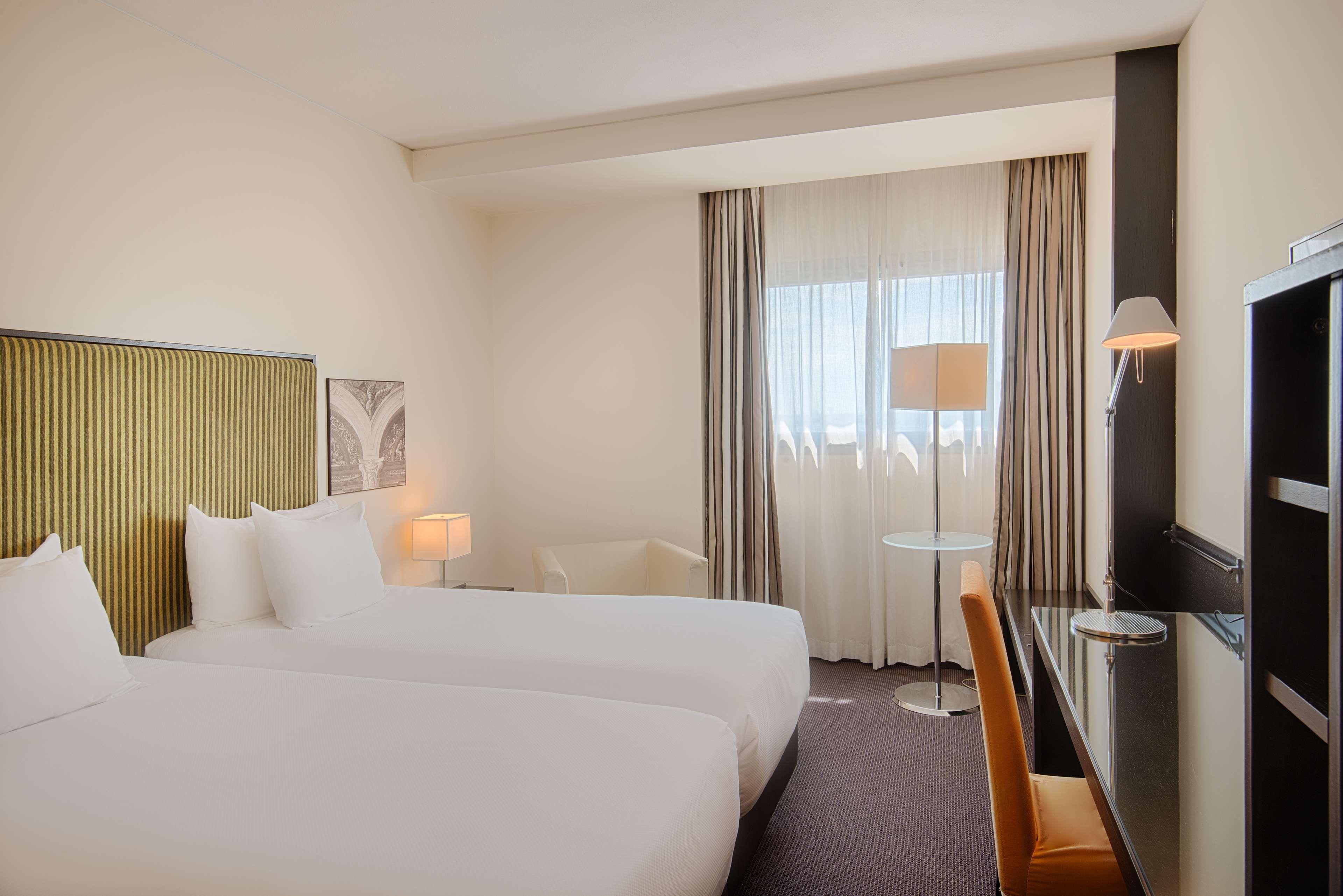 Hotel NH Padova Esterno foto