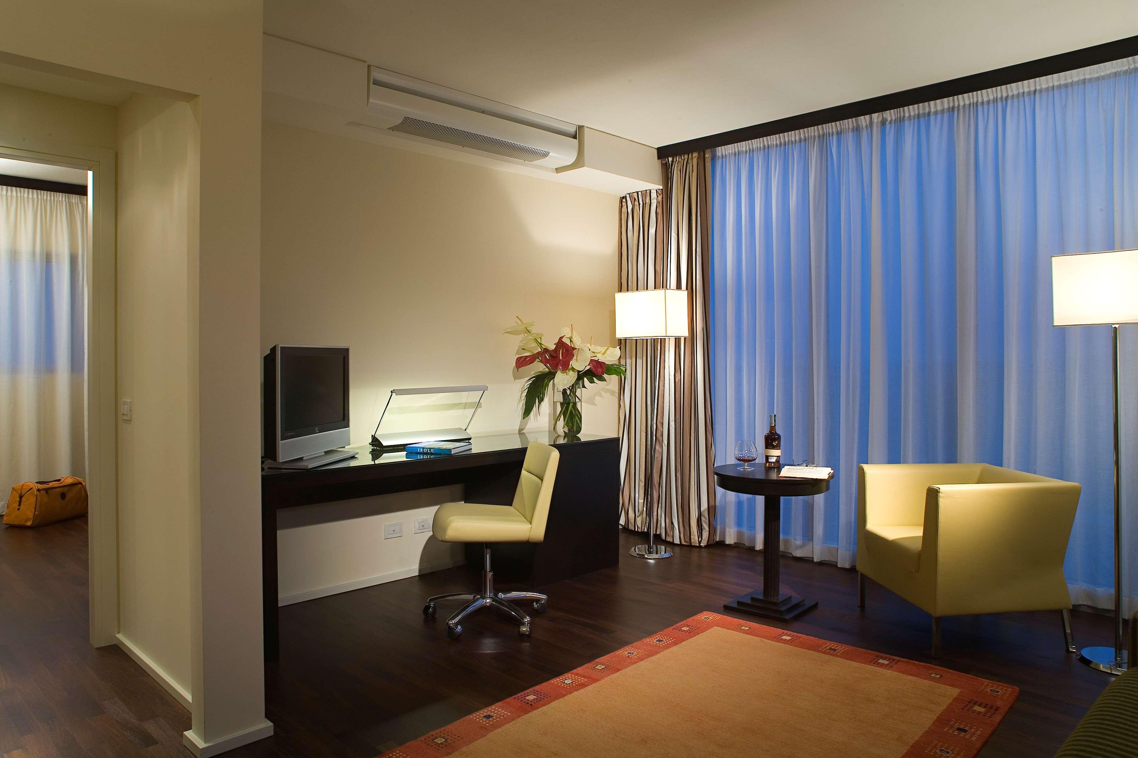 Hotel NH Padova Esterno foto