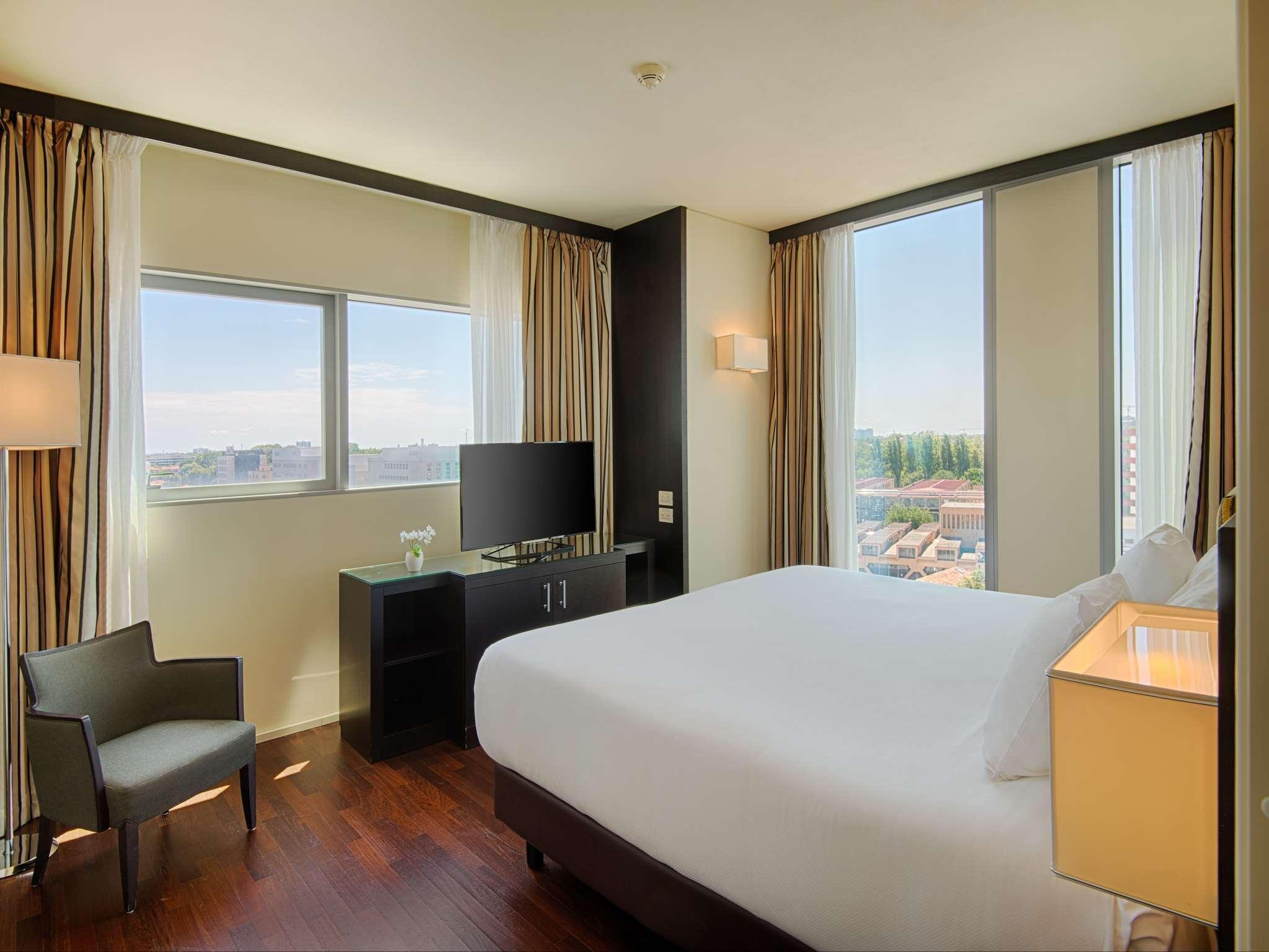 Hotel NH Padova Esterno foto