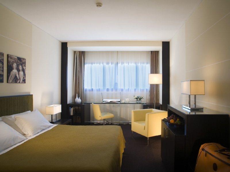 Hotel NH Padova Esterno foto