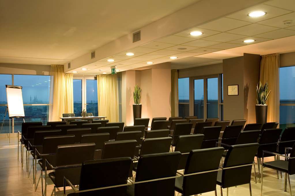 Hotel NH Padova Esterno foto
